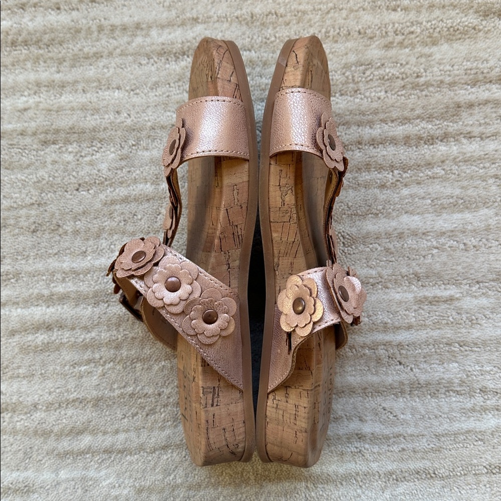 Like New B.O.C. Lyra Slide Sandals Rose Gold Metallic Cork Wedge Heel Size 7 - Picture 9 of 17